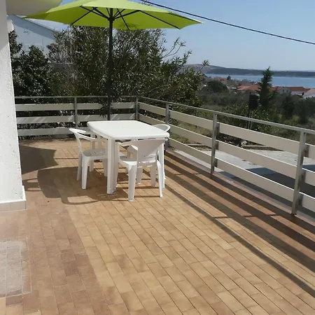 Apartment In Barbat Insel Rab 17674