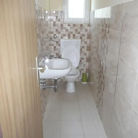 Apartment In Barbat Insel Rab 17674